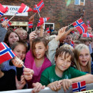 Norsk-amerikanske barn venter på Kongen og Dronningen ved Vesterheim Museum i Decorah  (Foto: Lise Åserud / Scanpix)